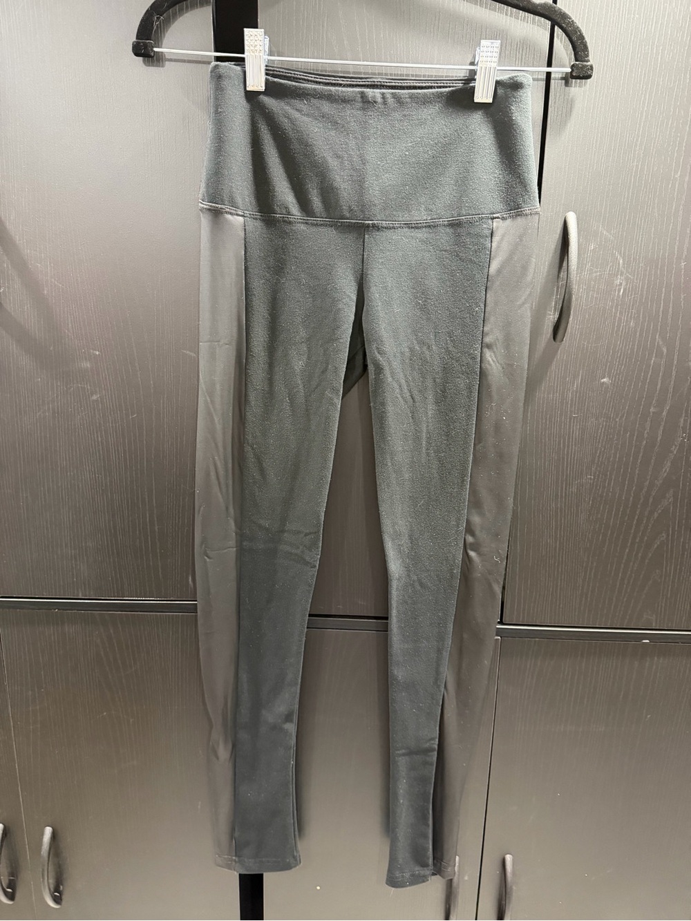 High-Rise Performance Leggings in Black